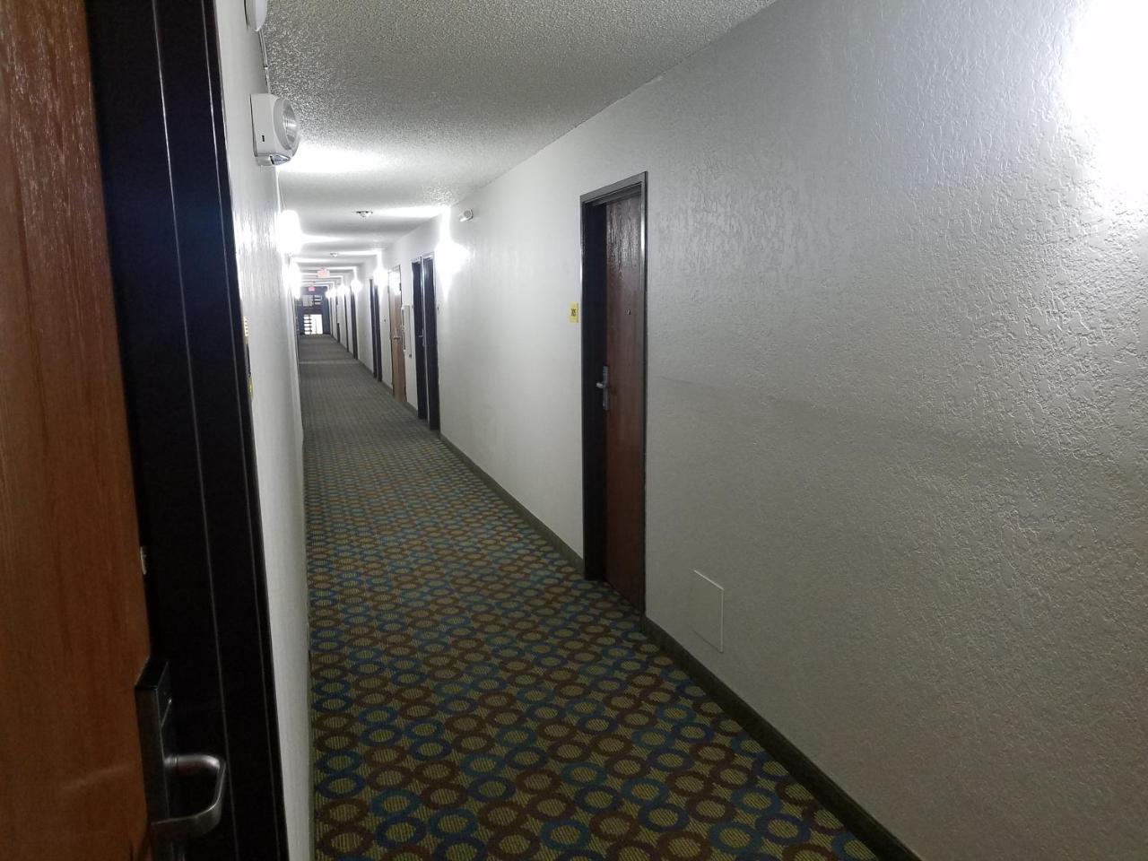 速8独立酒店 独立城 外观 照片
