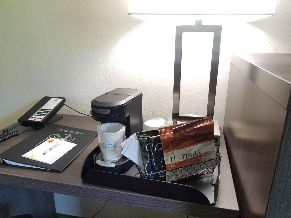 速8独立酒店 独立城 外观 照片
